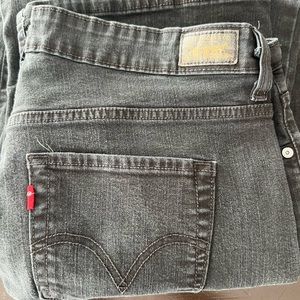 Levi’s Women’s perfectly shaping boot cut 512 jeans size 18w